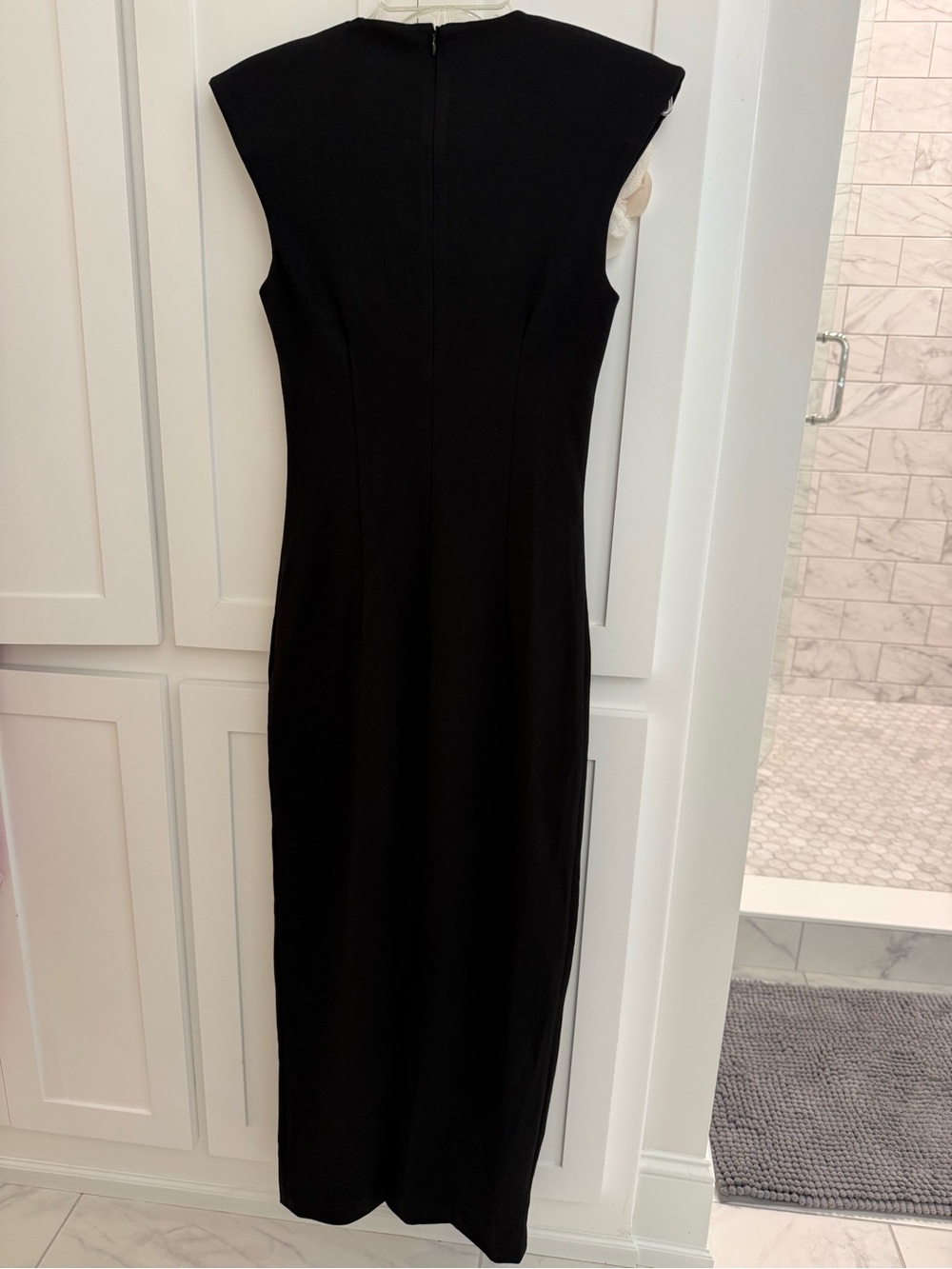Elliatt Black Sheath Dress with Cream Floral Appliqué - Picture 5 of 9